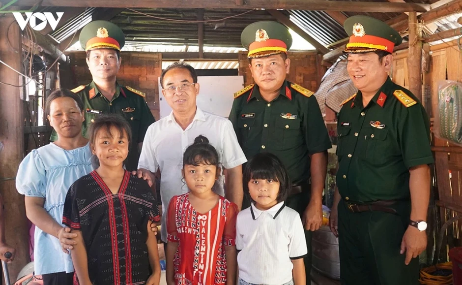 Xoá nhà tạm cho con của người hoạt động kháng chiến bị nhiễm chất độc hoá học Xoá nhà tạm cho con của người hoạt động kháng chiến bị nhiễm chất độc hoá học