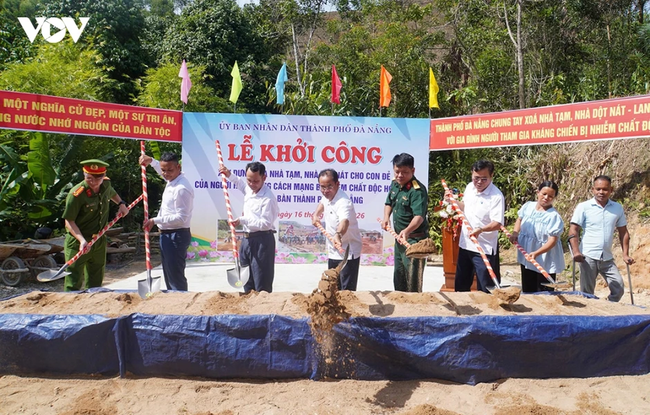 Xoá nhà tạm cho con của người hoạt động kháng chiến bị nhiễm chất độc hoá học Xoá nhà tạm cho con của người hoạt động kháng chiến bị nhiễm chất độc hoá học
