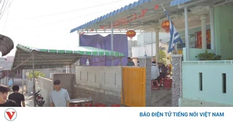 Xót xa cảnh cha mẹ tiễn 2 con trai tử nạn vụ xe khách lao xuống vực ở Lâm Đồng