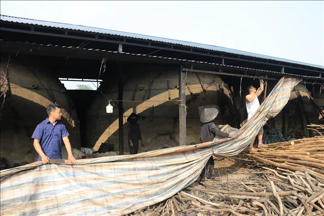 Xử lý các cơ sở sản xuất trái phép, gây ảnh hưởng tới đời sống người dân ở Lào Cai Xử lý các cơ sở sản xuất trái phép, gây ảnh hưởng tới đời sống người dân ở Lào Cai
