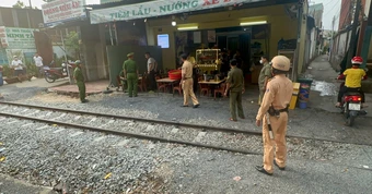 Xử lý hàng quán lấn chiếm hành lang đường sắt ở phường Dĩ An
