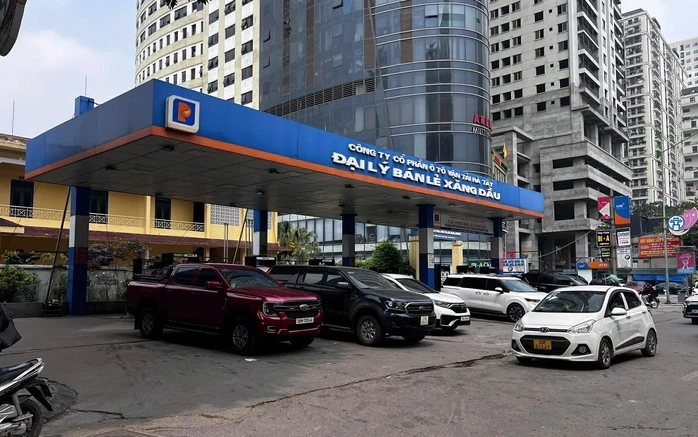 Xử lý nghiêm các cửa hàng kinh doanh xăng dầu đầu cơ, găm hàng Xử lý nghiêm các cửa hàng kinh doanh xăng dầu đầu cơ, găm hàng