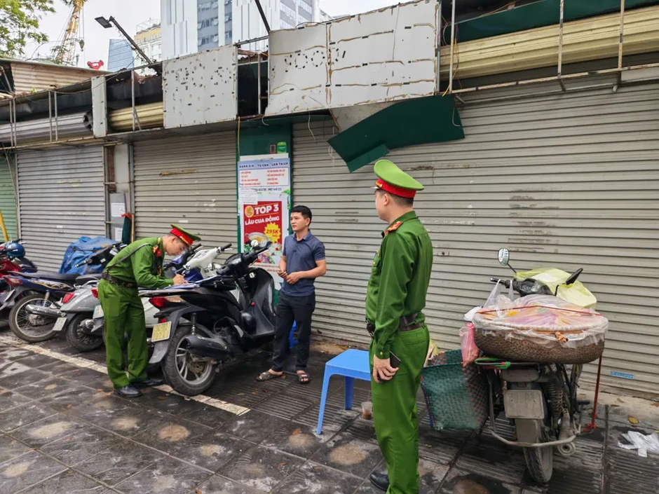Xử lý nghiêm các vi phạm lấn chiếm lòng đường, vỉa hè Xử lý nghiêm các vi phạm lấn chiếm lòng đường, vỉa hè