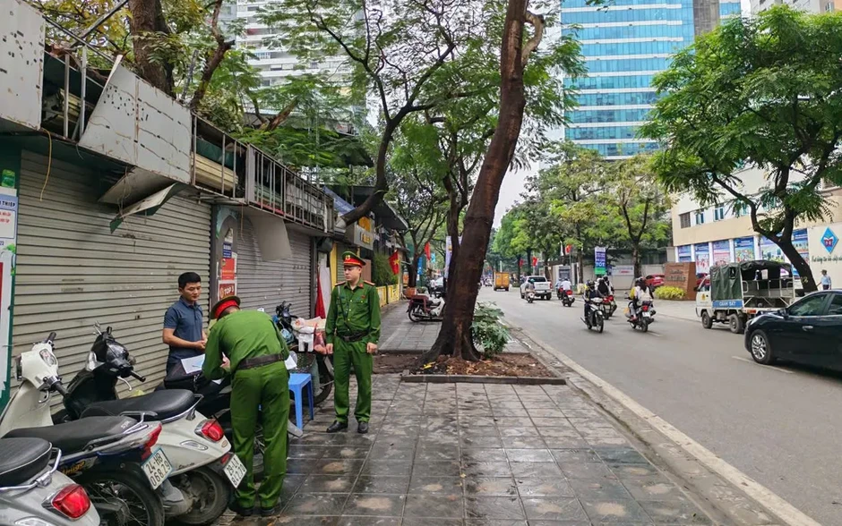 Xử lý nghiêm các vi phạm lấn chiếm lòng đường, vỉa hè Xử lý nghiêm các vi phạm lấn chiếm lòng đường, vỉa hè