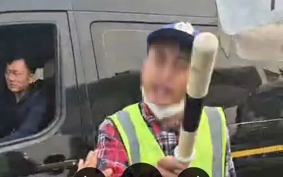Xử lý nghiêm nhân viên trông giữ xe có thái độ thiếu tôn trọng du khách tại Chùa Hương Xử lý nghiêm nhân viên trông giữ xe có thái độ thiếu tôn trọng du khách tại Chùa Hương