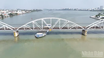 Xử lý nghiêm vi phạm, hạn chế phương tiện thủy qua nhịp số 2 cầu Ghềnh