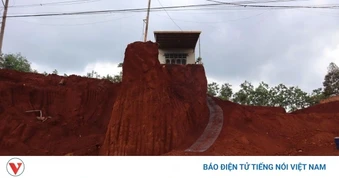 Xử lý nhà thầu vụ nhà dân "treo" mép vực ở Đồng Nai