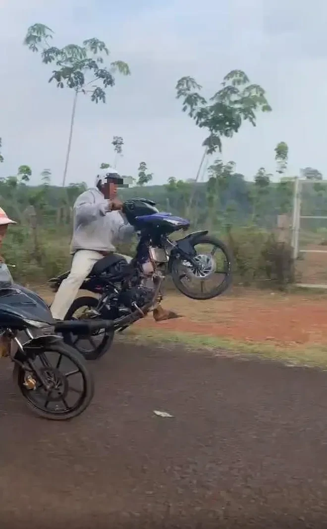 Xử lý nhóm đối tượng dàn cảnh bốc đầu xe, đăng video lên mạng xã hội gây mất an ninh trật tự