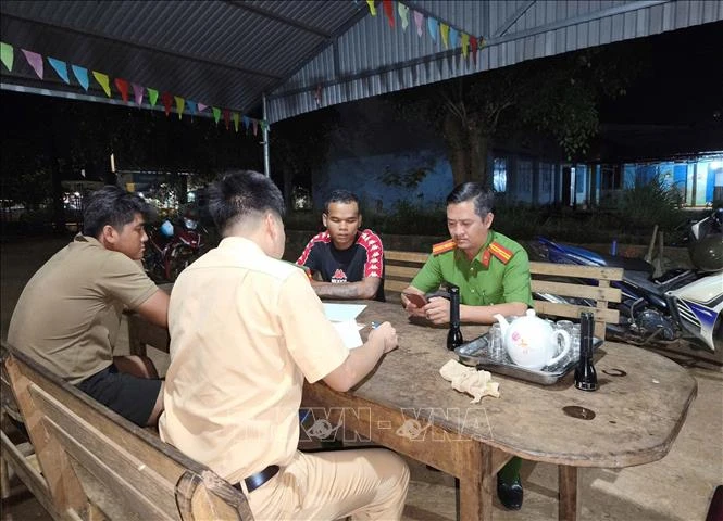 Xử lý nhóm thanh niên chạy xe 'bốc đầu' để câu view trên Facebook Xử lý nhóm thanh niên chạy xe 'bốc đầu' để câu view trên Facebook