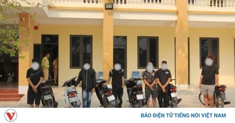 Xử lý nhóm thanh niên vượt đèn đỏ, che biển kiểm soát ở Điện Biên