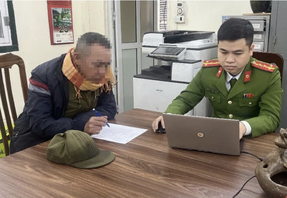 Xử lý tài xế xe ôm "chặt chém" 1 triệu đồng của nữ du khách người Mỹ Xử lý tài xế xe ôm "chặt chém" 1 triệu đồng của nữ du khách người Mỹ
