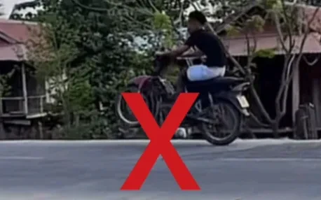 Xử lý thanh niên “bốc đầu” xe, không đội mũ bảo hiểm Xử lý thanh niên “bốc đầu” xe, không đội mũ bảo hiểm