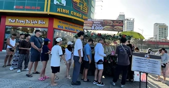 Xử lý xe bánh mì "gây sốt" vì lấn chiếm vỉa hè ở Đà Nẵng