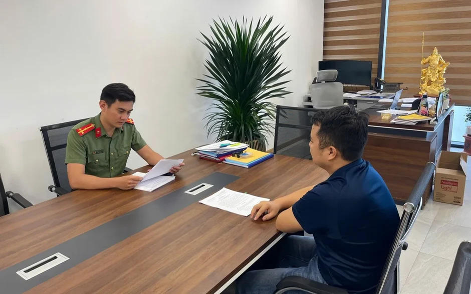 Xử phạt 100 triệu đồng doanh nghiệp quảng cáo rượu có nồng độ cồn trên 15 độ Xử phạt 100 triệu đồng doanh nghiệp quảng cáo rượu có nồng độ cồn trên 15 độ
