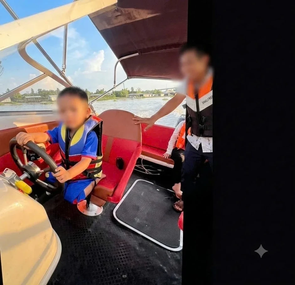 Xử phạt người cha để con nhỏ điều khiển ca nô chạy dưới sông Tiền Xử phạt người cha để con nhỏ điều khiển ca nô chạy dưới sông Tiền
