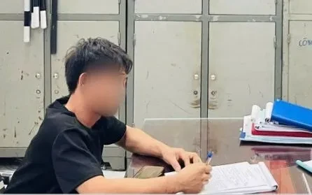 Xử phạt tài xế để mạt sắt rơi vãi khiến nhiều xe thủng lốp Xử phạt tài xế để mạt sắt rơi vãi khiến nhiều xe thủng lốp
