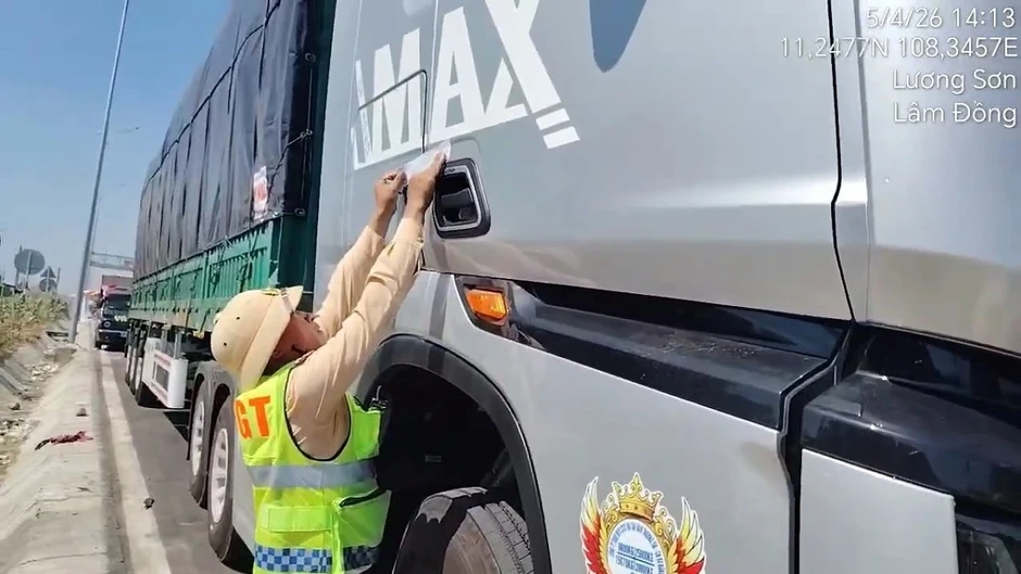 Xử phạt xe ô tô đầu kéo hơn 100 triệu đồng vì nhiều lỗi nghiêm trọng Xử phạt xe ô tô đầu kéo hơn 100 triệu đồng vì nhiều lỗi nghiêm trọng