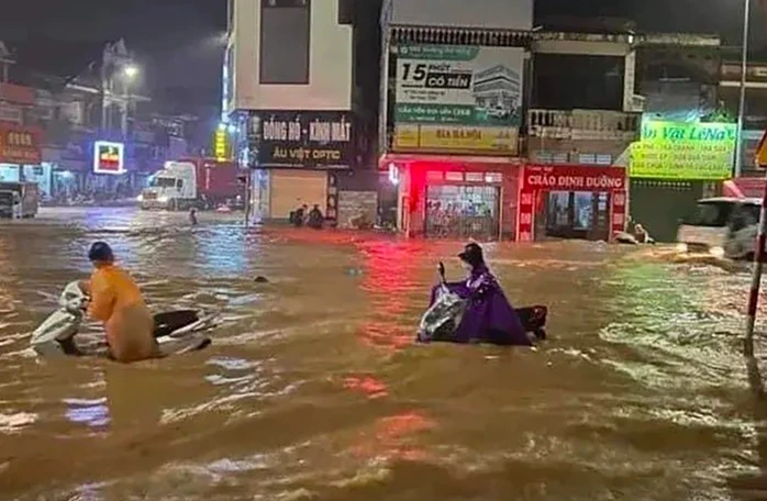 Xuất hiện đợt mưa lớn diện rộng kéo dài, những địa phương nào chịu ảnh hưởng? Xuất hiện đợt mưa lớn diện rộng kéo dài, những địa phương nào chịu ảnh hưởng?