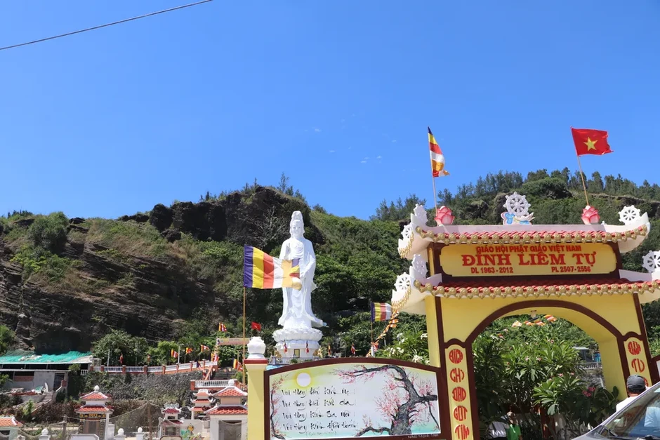 Xuất hiện nhiều vết nứt địa chất tại thắng cảnh chùa Đục và núi Giếng Tiền Xuất hiện nhiều vết nứt địa chất tại thắng cảnh chùa Đục và núi Giếng Tiền
