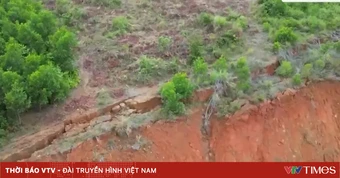 Xuất hiện vết nứt dài gần 200m trên núi Chòi (Hà Tĩnh), nguy cơ sạt lở xuống đường giao thông