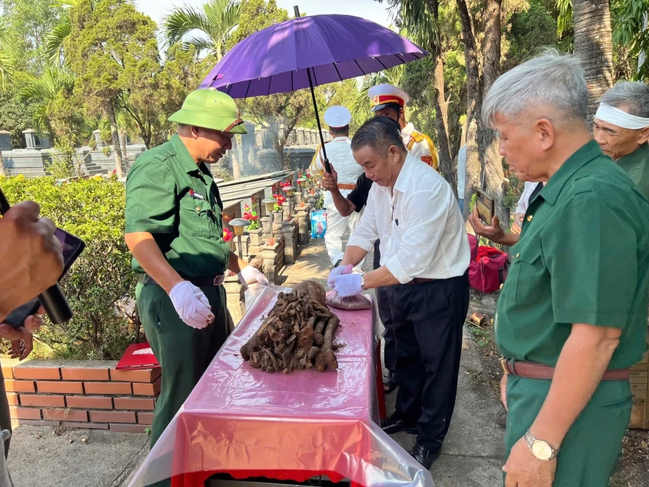 Xúc động hành trình hơn 40 năm đưa liệt sĩ về quê nhà an táng Xúc động hành trình hơn 40 năm đưa liệt sĩ về quê nhà an táng