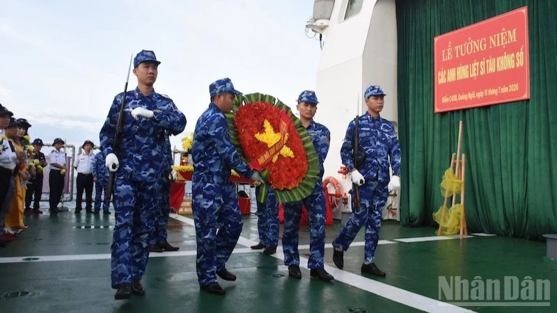 Xúc động Lễ tưởng niệm các Anh hùng liệt sĩ Tàu không số C43B