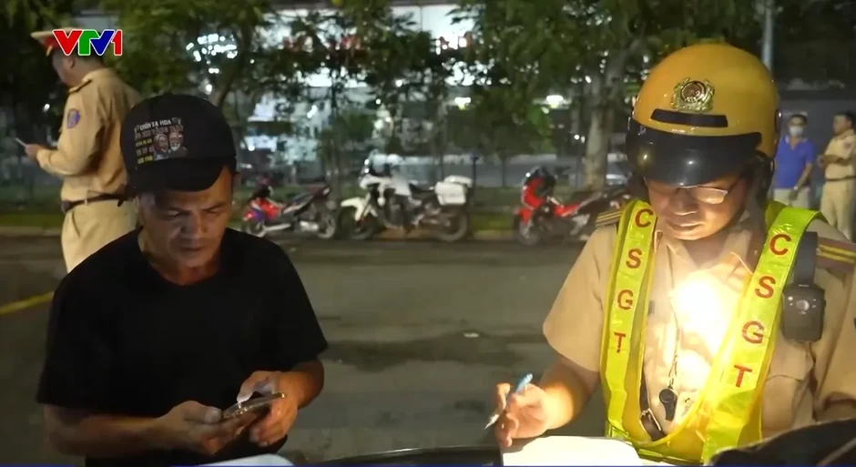 Xuyên đêm kiểm tra tại chợ Bình Điền, phát hiện 2 tài xế dương tính ma túy Xuyên đêm kiểm tra tại chợ Bình Điền, phát hiện 2 tài xế dương tính ma túy