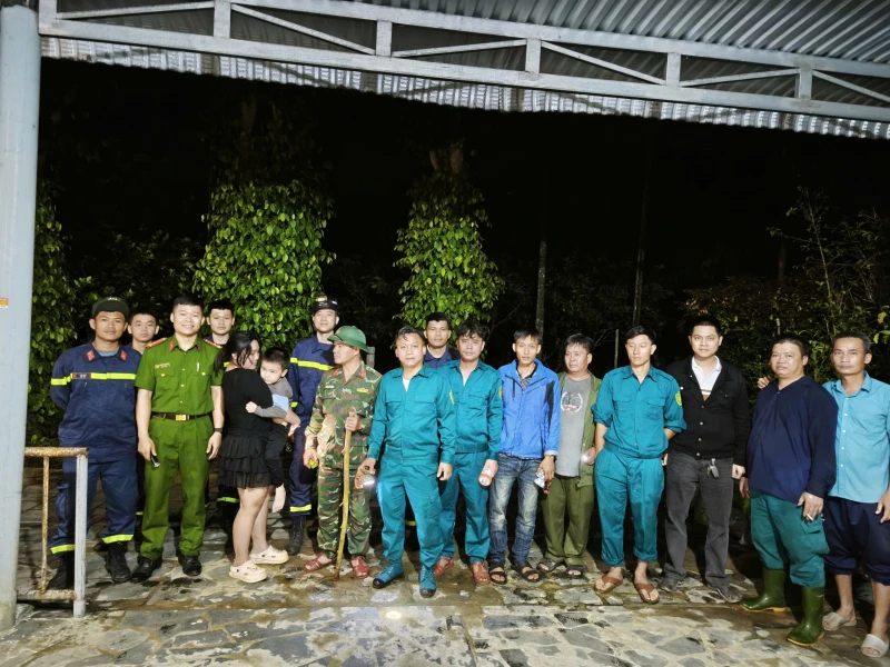 Xuyên đêm tìm cháu bé 5 tuổi mất tích Xuyên đêm tìm cháu bé 5 tuổi mất tích