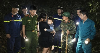 Xuyên đêm tìm kiếm bé trai 4 tuổi lạc giữa núi đồi