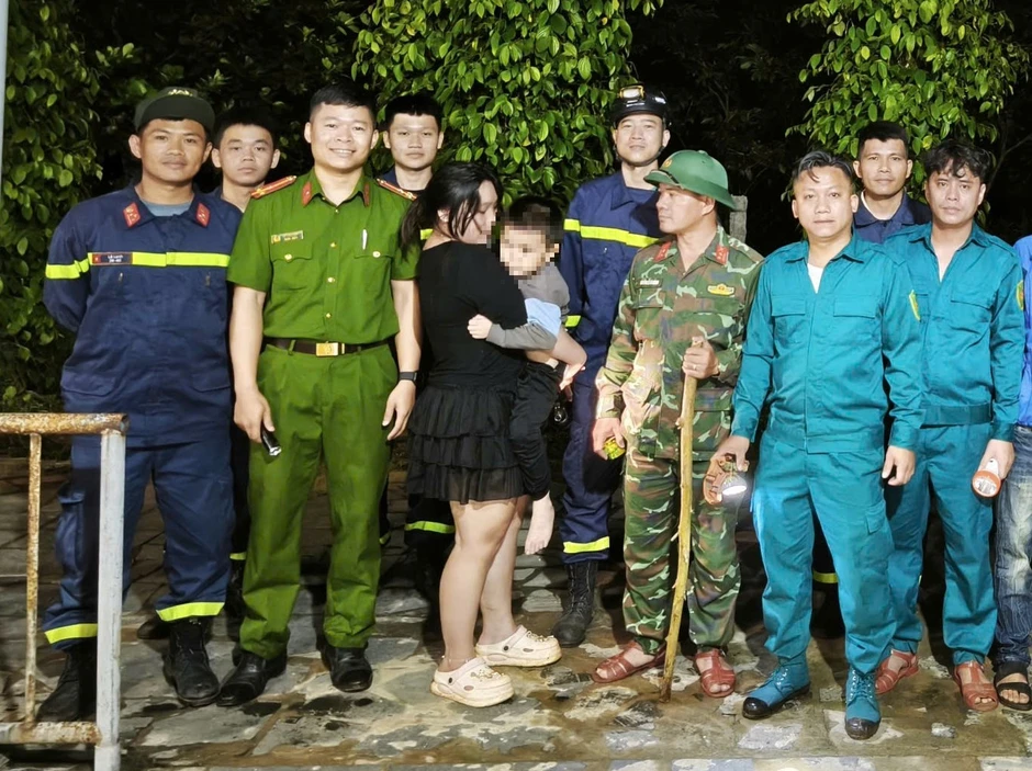 Xuyên đêm tìm kiếm bé trai 4 tuổi lạc giữa núi đồi Xuyên đêm tìm kiếm bé trai 4 tuổi lạc giữa núi đồi