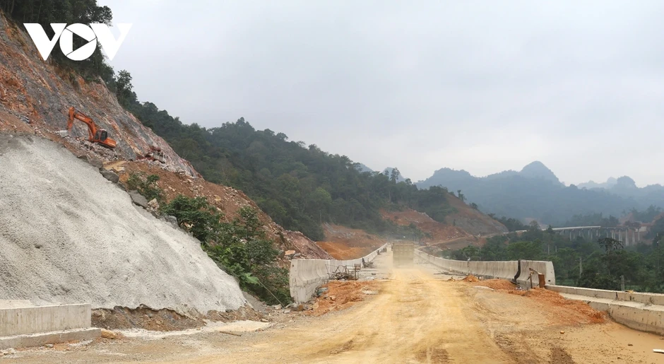 Xuyên lễ thi công cao tốc Đồng Đăng - Trà Lĩnh, thông tuyến kỹ thuật trước 19/5 Xuyên lễ thi công cao tốc Đồng Đăng - Trà Lĩnh, thông tuyến kỹ thuật trước 19/5