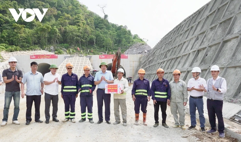Xuyên lễ thi công cao tốc Đồng Đăng - Trà Lĩnh, thông tuyến kỹ thuật trước 19/5 Xuyên lễ thi công cao tốc Đồng Đăng - Trà Lĩnh, thông tuyến kỹ thuật trước 19/5