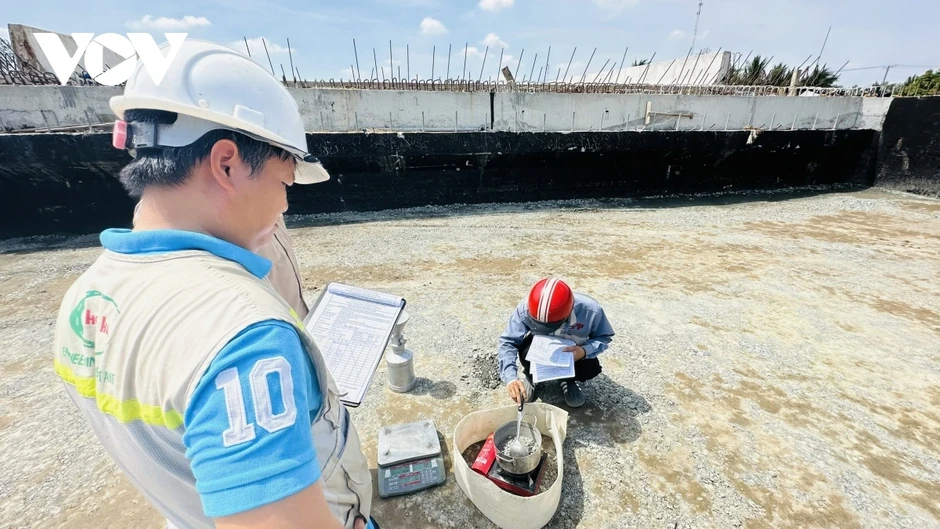 Xuyên lễ trên công trường cao tốc miền Tây Xuyên lễ trên công trường cao tốc miền Tây