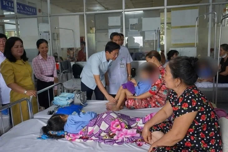 Yêu cầu điều tra nguyên nhân vụ 62 học sinh nghi ngộ độc thực phẩm ở Đồng Tháp Yêu cầu điều tra nguyên nhân vụ 62 học sinh nghi ngộ độc thực phẩm ở Đồng Tháp