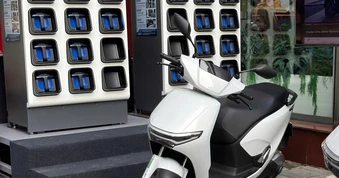 cách dùng tủ đổi pin của Honda