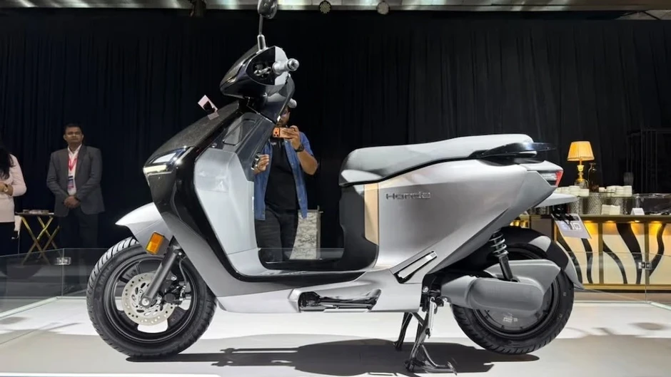 Chi tiết xe máy điện mới của Honda.