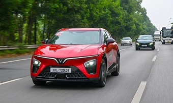 Doanh số C-SUV tháng 3: VinFast VF 7 lần đầu bán chạy nhất