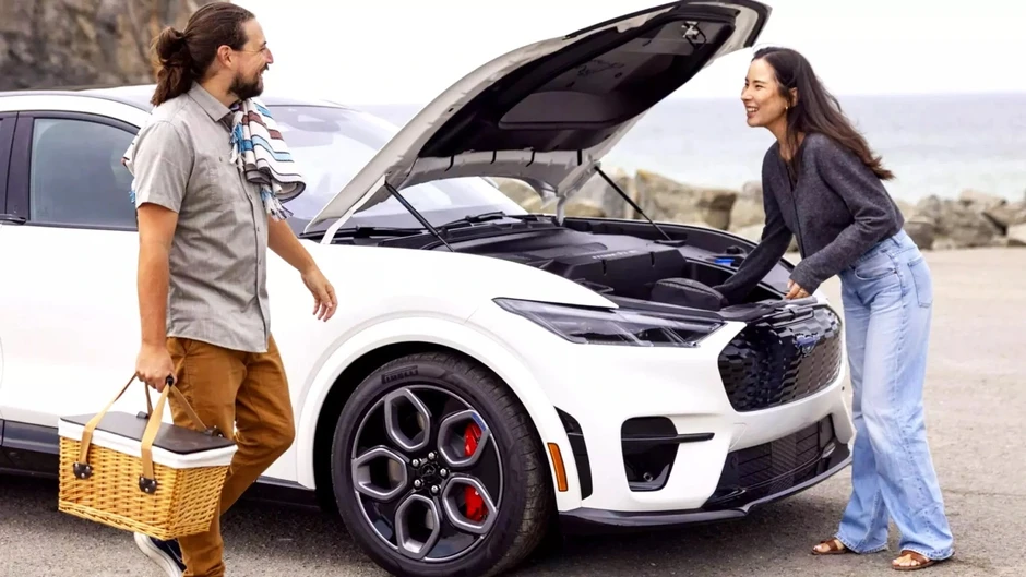 Ford tính phí cho khoang hành lý phía trước của xe điện Mustang Mach-E Ford tính phí cho khoang hành lý phía trước của xe điện Mustang Mach-E