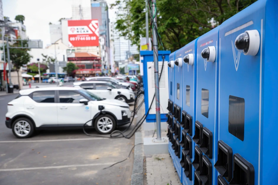 Liên tục triển khai tủ đổi pin, VinFast quyết giữ 'ngôi vương' xe máy điện Liên tục triển khai tủ đổi pin, VinFast quyết giữ 'ngôi vương' xe máy điện
