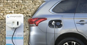 Lưu ý gì khi sử dụng ô tô hybrid cắm sạc ngoài?