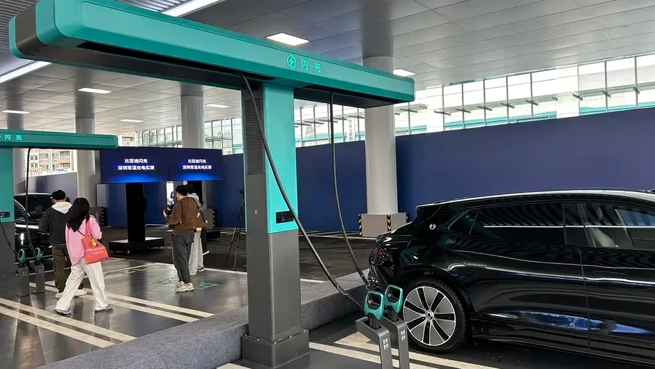Ô tô điện BYD dùng pin mới sạc nhanh mất 5 phút, sẽ sớm về Việt Nam? Ô tô điện BYD dùng pin mới sạc nhanh mất 5 phút, sẽ sớm về Việt Nam?