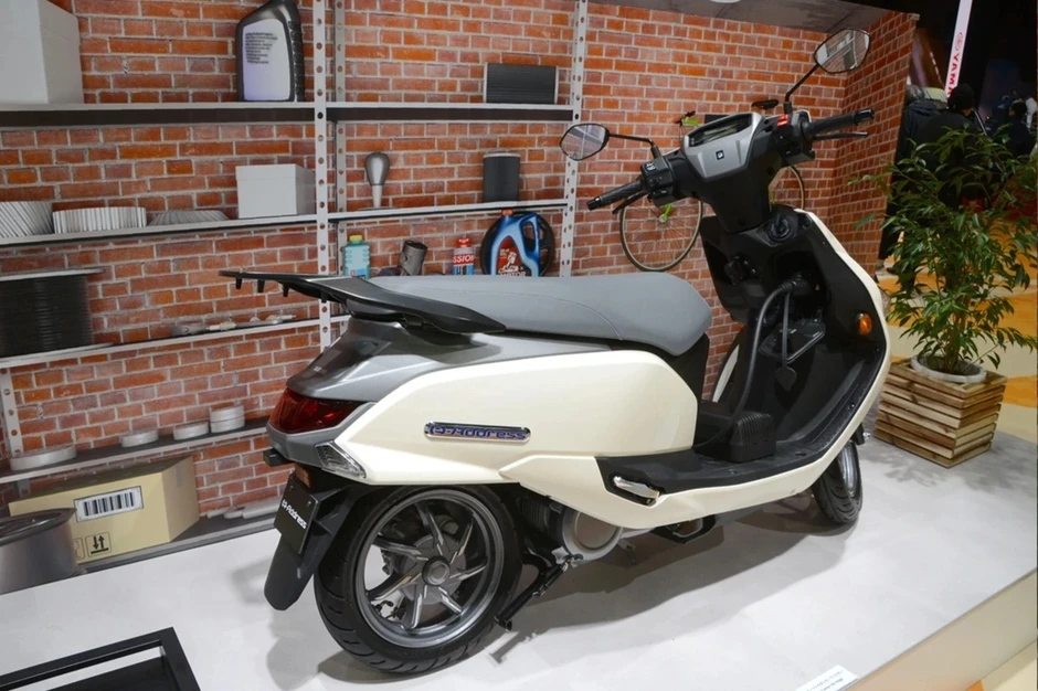 Thêm xe máy điện Nhật Bản đăng ký tại Việt Nam, sạc đầy đi được 80km Thêm xe máy điện Nhật Bản đăng ký tại Việt Nam, sạc đầy đi được 80km