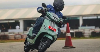 Thêm xe máy điện Nhật Bản đăng ký tại Việt Nam, sạc đầy đi được 80km