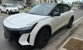 VinFast VF 8 thế hệ mới lộ diện
