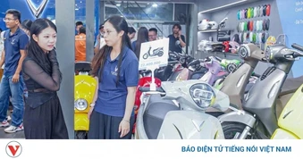 Giá xăng dầu tăng cao, nhu cầu mua xe máy điện tăng đột biến