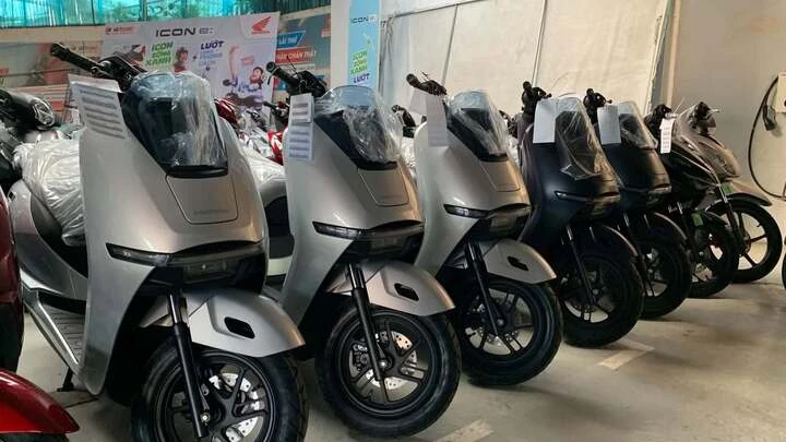 Giá xe máy điện Honda UC3 lắp ráp trong nước mới về đại lý Giá xe máy điện Honda UC3 lắp ráp trong nước mới về đại lý