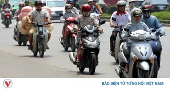 Khuyến cáo an toàn khi di chuyển bằng xe máy trong thời tiết nắng nóng gay gắt