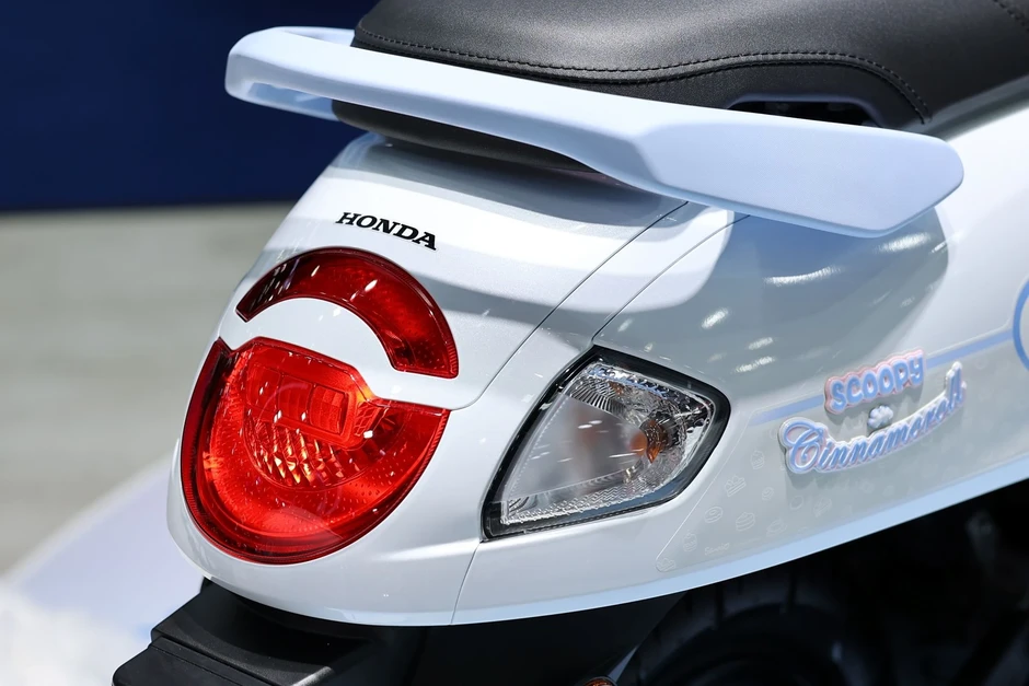 Xe tay ga Honda Scoopy phiên bản chó bông Cinnamoroll hơn 1.800 USD Xe tay ga Honda Scoopy phiên bản chó bông Cinnamoroll hơn 1.800 USD