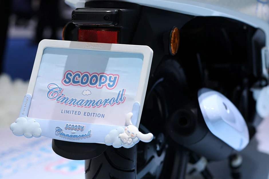 Xe tay ga Honda Scoopy phiên bản chó bông Cinnamoroll hơn 1.800 USD Xe tay ga Honda Scoopy phiên bản chó bông Cinnamoroll hơn 1.800 USD