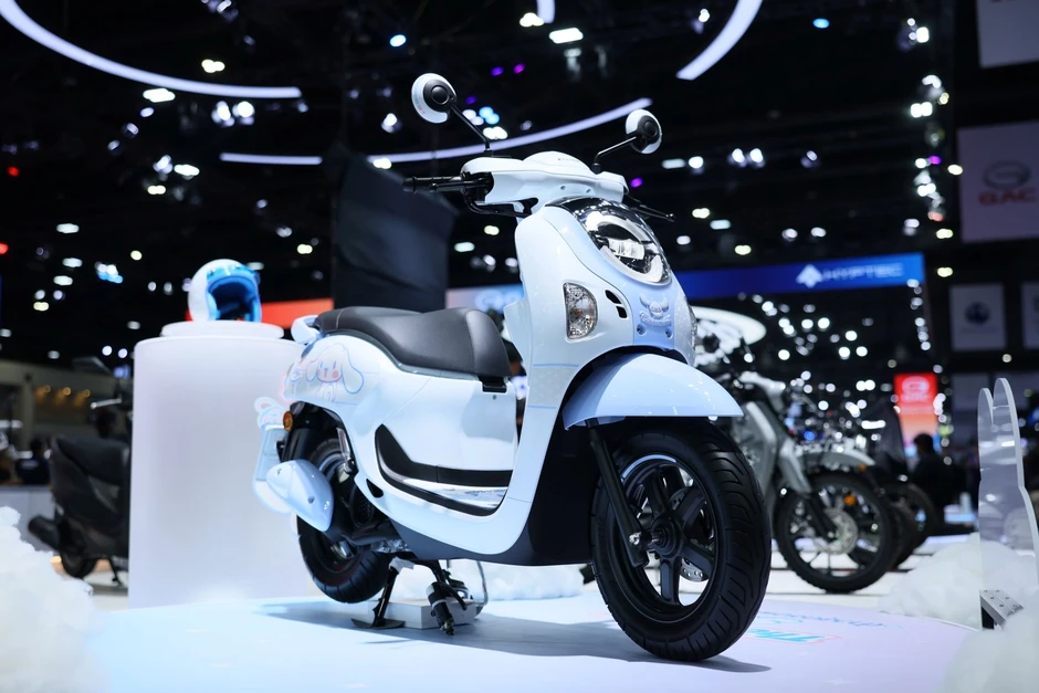 Xe tay ga Honda Scoopy phiên bản chó bông Cinnamoroll hơn 1.800 USD Xe tay ga Honda Scoopy phiên bản chó bông Cinnamoroll hơn 1.800 USD